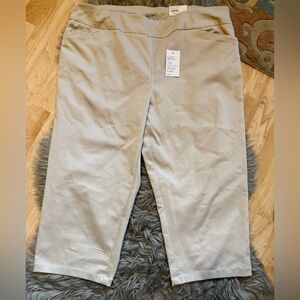 NEW w Tag - Croft & Barrow “mid rise effortless stretch Capri”; reg Sz 20W